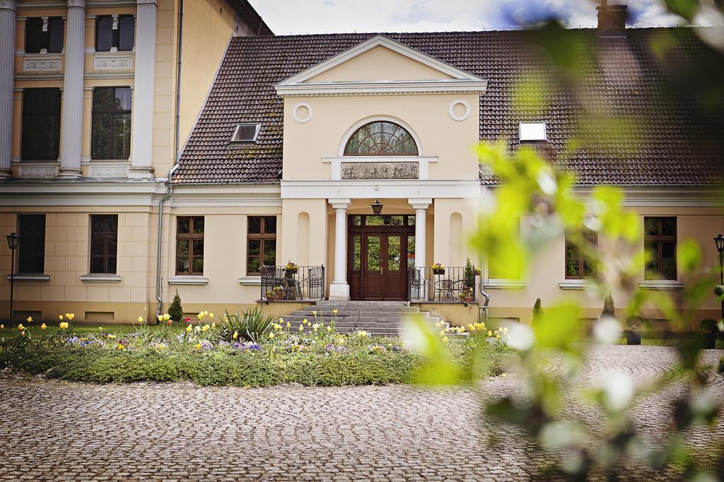 Palac Jablonowo Bed and Breakfast Ujście Buitenkant foto