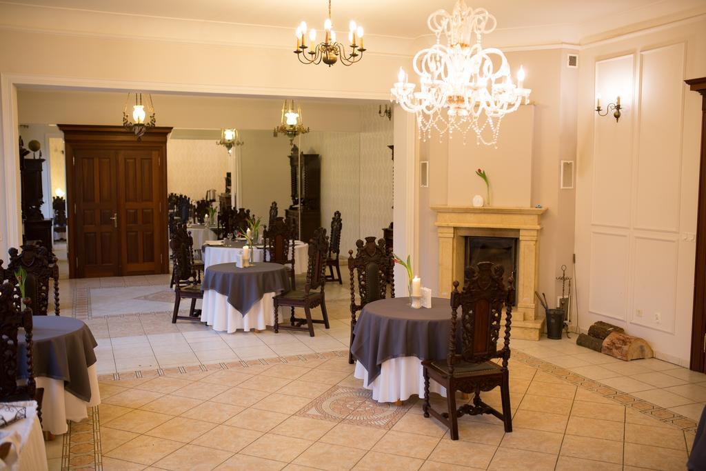 Palac Jablonowo Bed and Breakfast Ujście Buitenkant foto